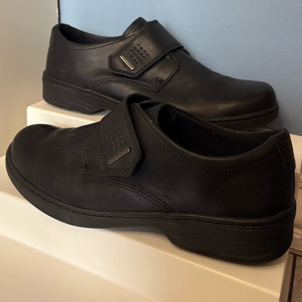 Elegant Black Leather Men's Loafers